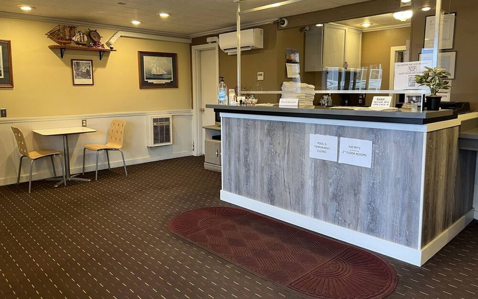Front desk Photo