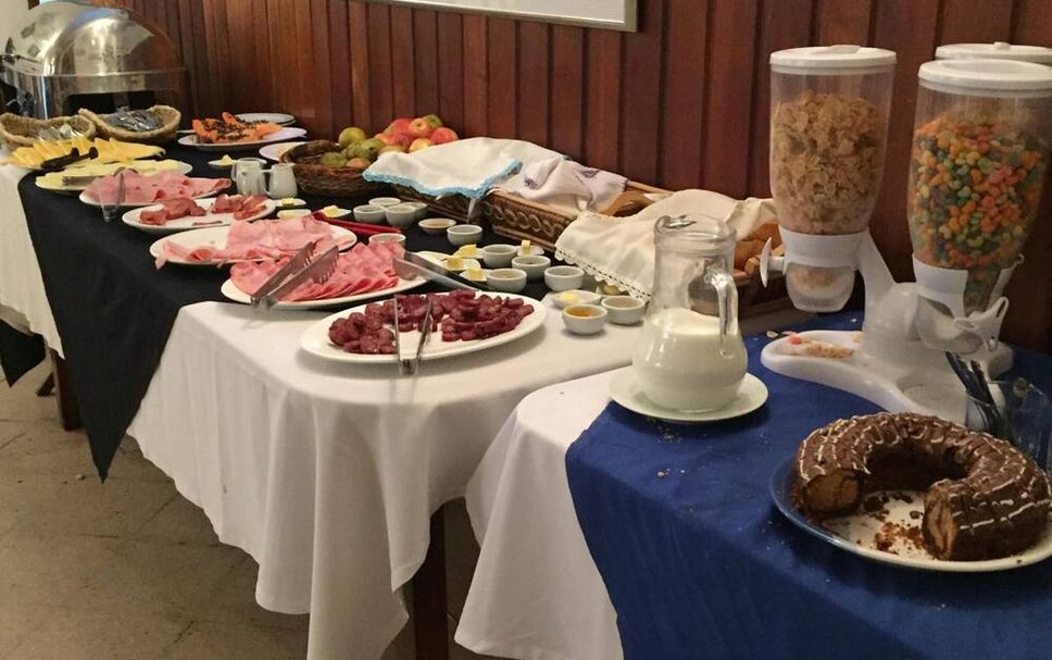 Buffet Photo