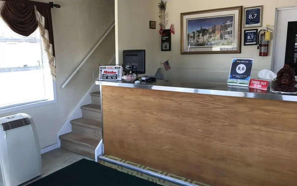 Front desk Photo