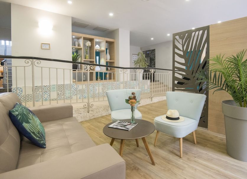 Front desk Photo