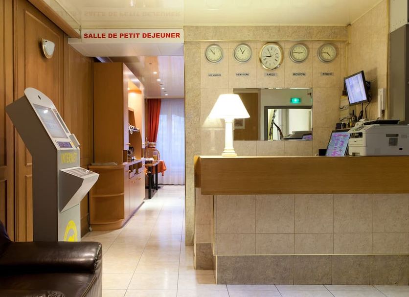 Front desk Photo