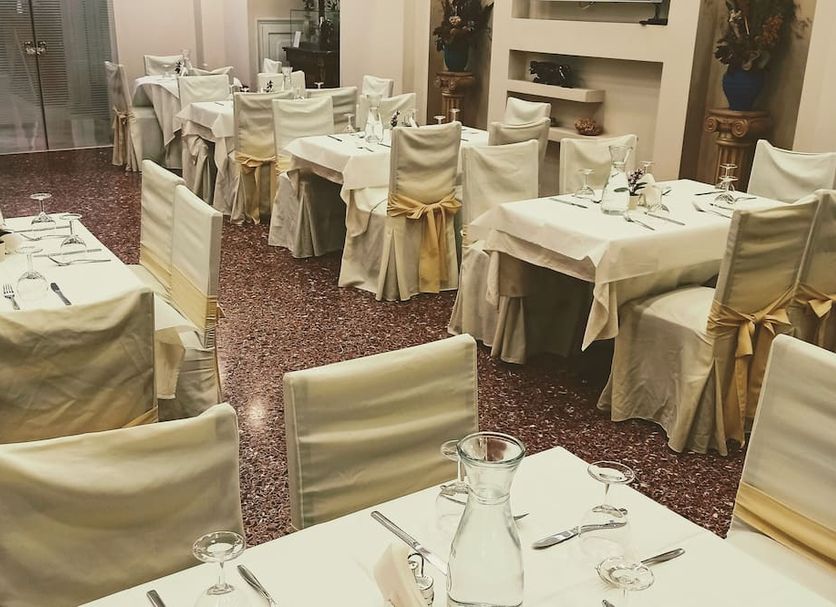Banquet hall Photo