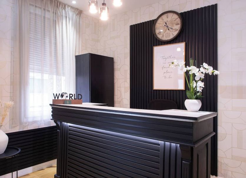 Front desk Photo