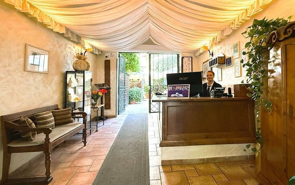 Front desk Photo