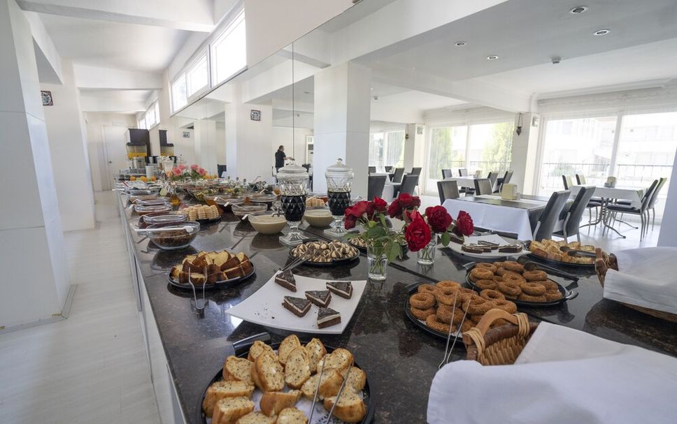 Buffet Photo