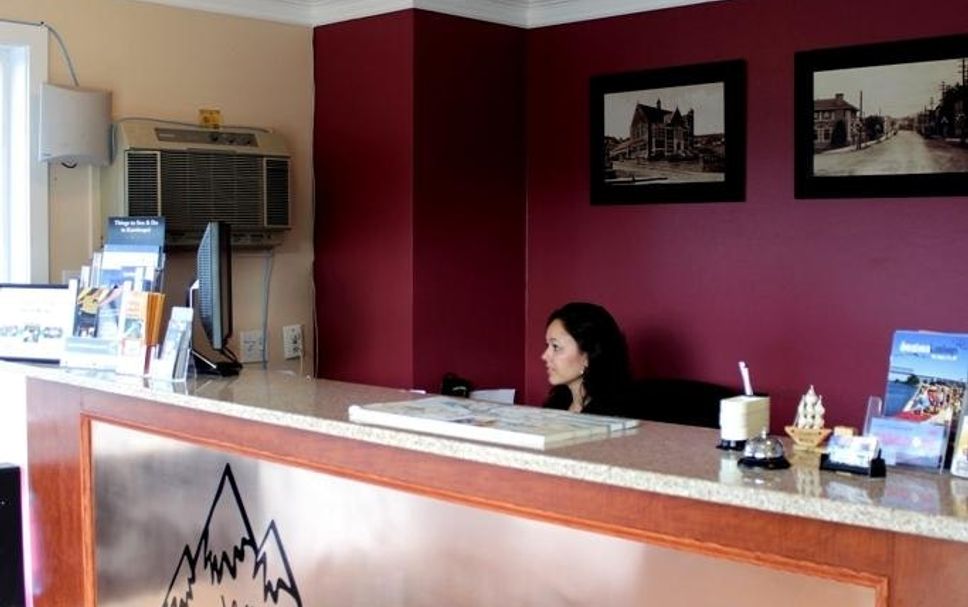 Front desk Photo