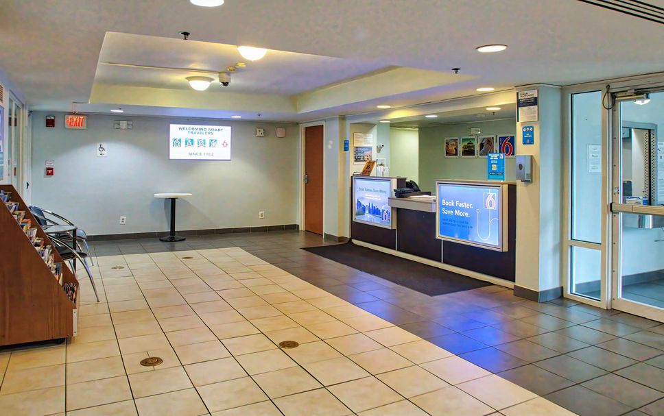 Front desk Photo