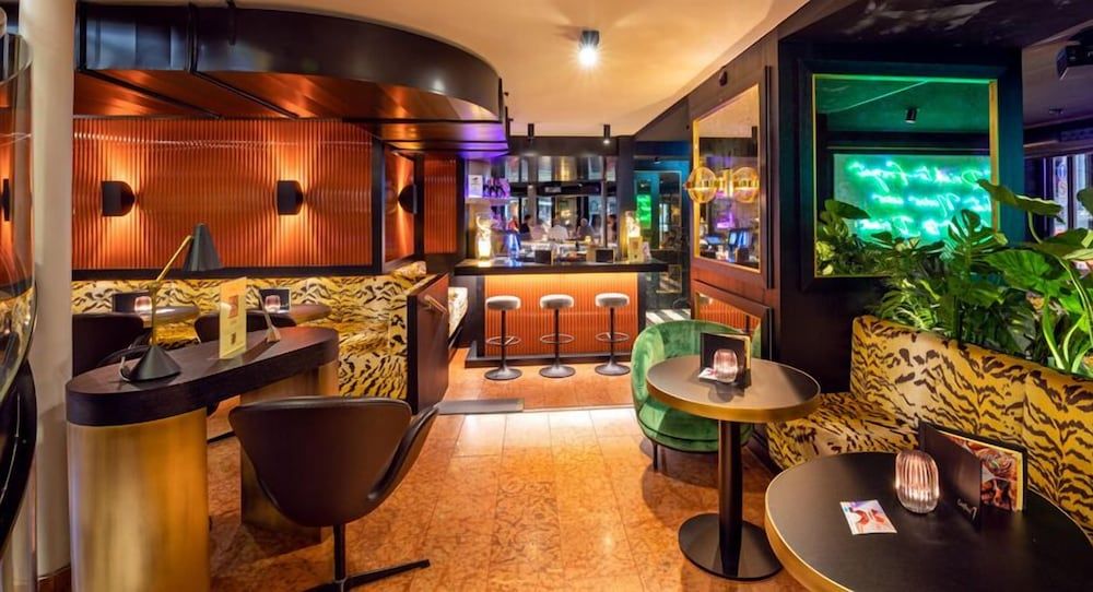Bar Photo