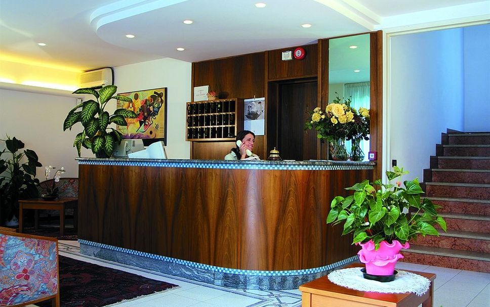 Front desk Photo