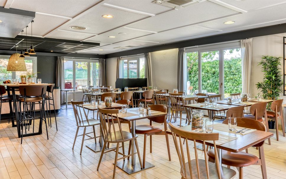 Restaurant Photo