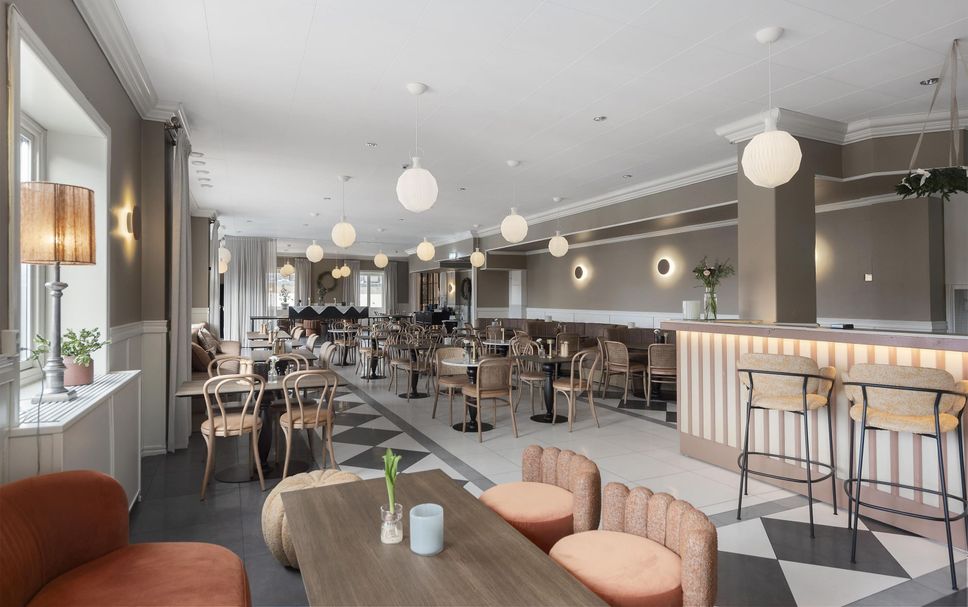 Restaurant Photo