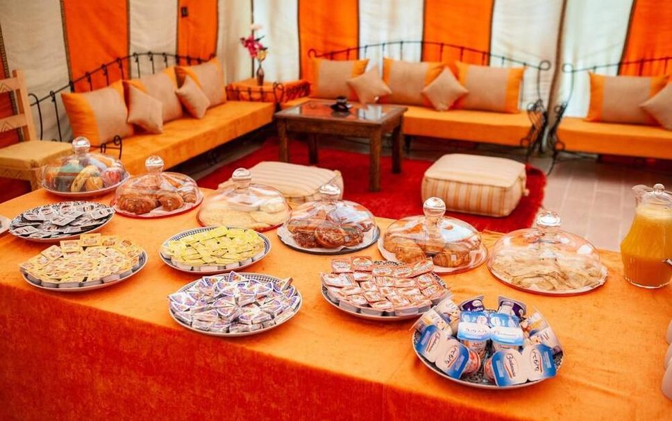 Buffet Photo