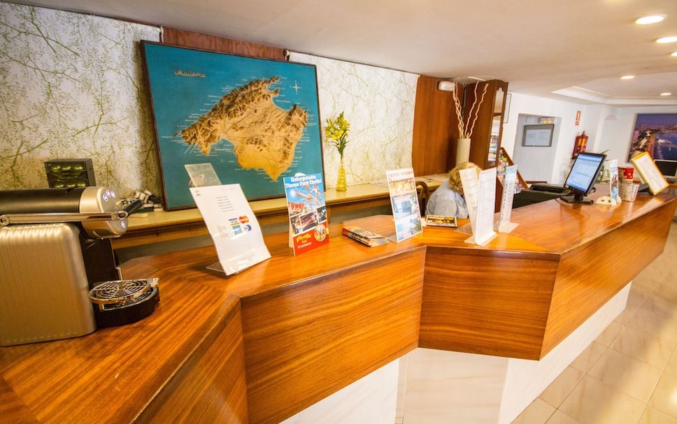 Front desk Photo