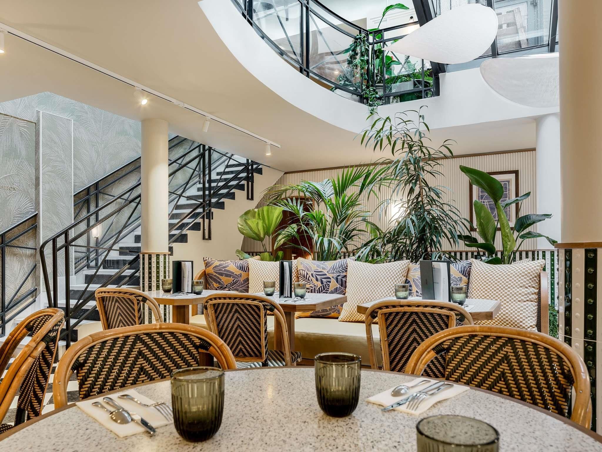 Dining room Photo