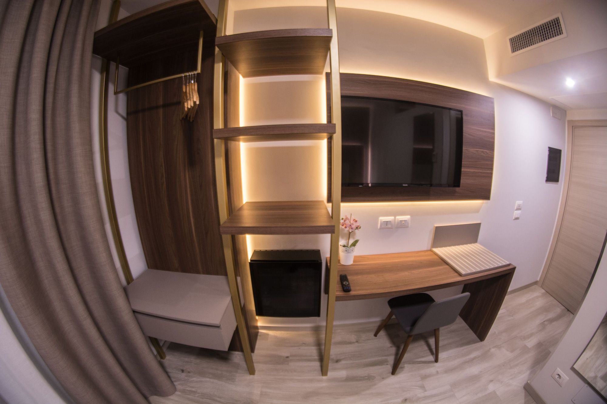 Room amenity