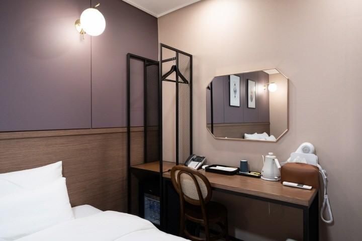 Room amenity