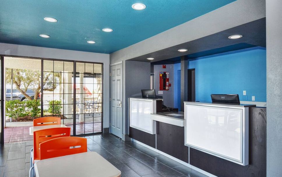 Front desk Photo