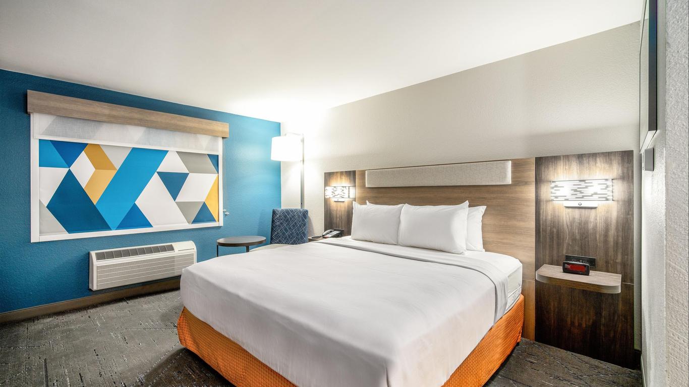 Holiday Inn Express & Suites Phoenix - Mesa West, An IHG Hotel