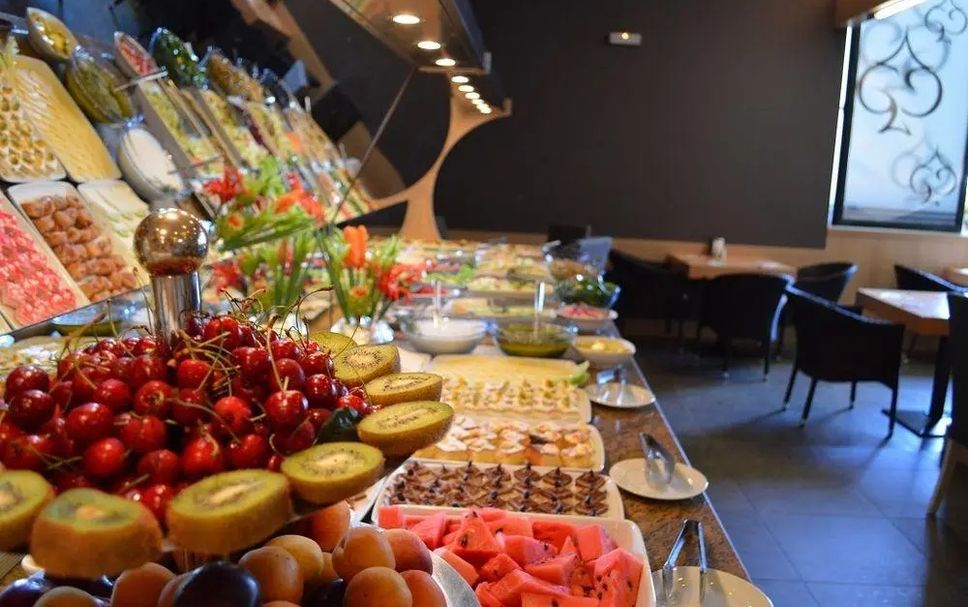 Buffet Photo