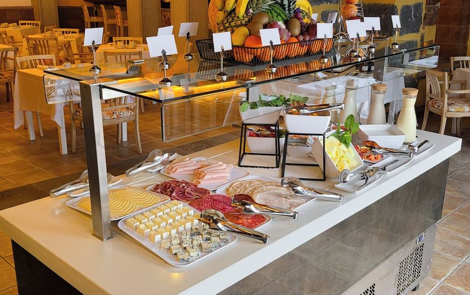 Buffet Photo