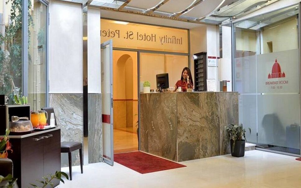 Front desk Photo