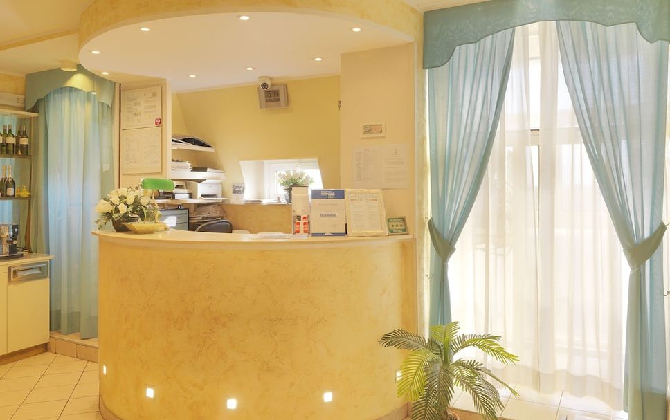 Front desk Photo