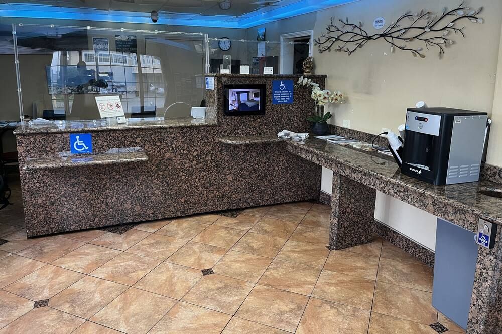 Front desk Photo