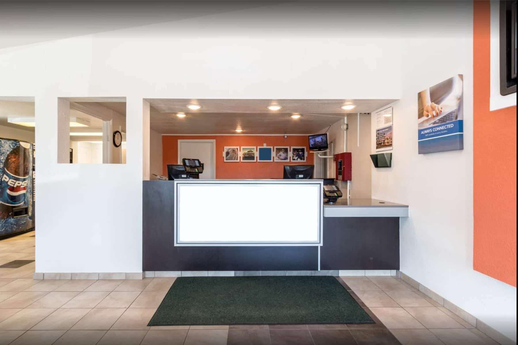 Front desk Photo