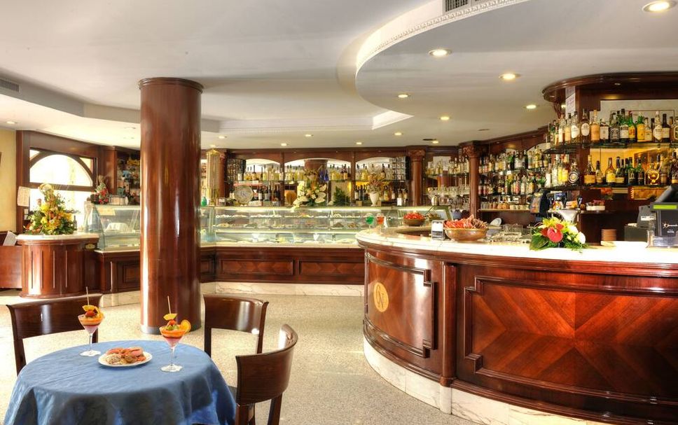Bar Photo