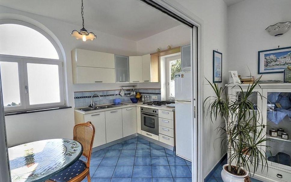 Kitchen Photo