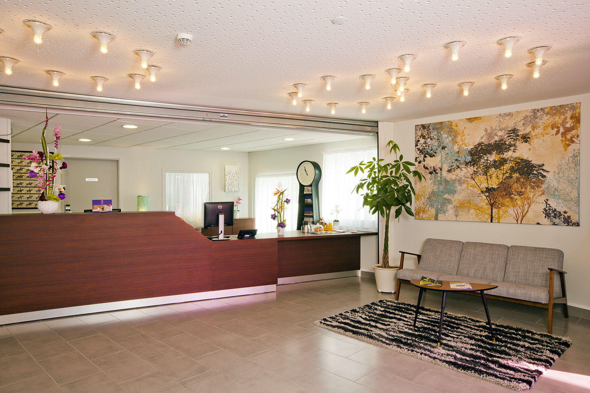 Front desk Photo