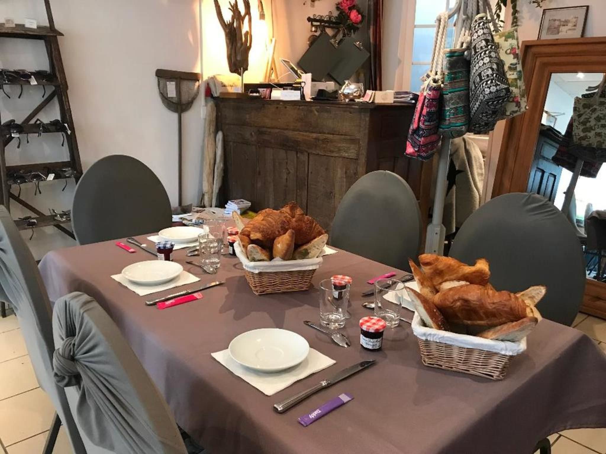 Dining room Photo