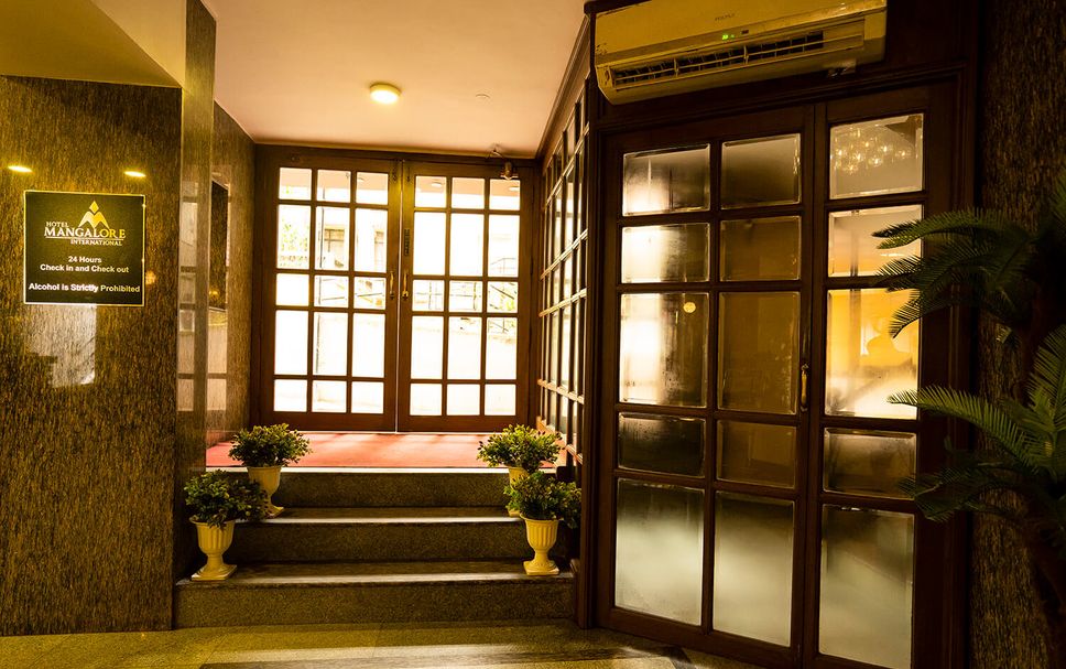 Hotel Entrance Photo