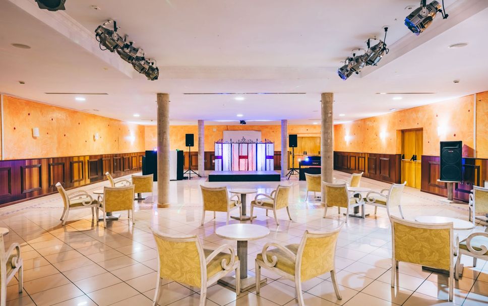 Banquet hall Photo