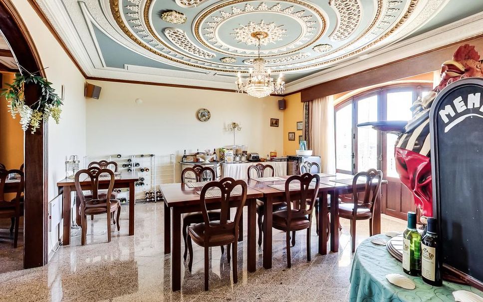 Restaurant Photo