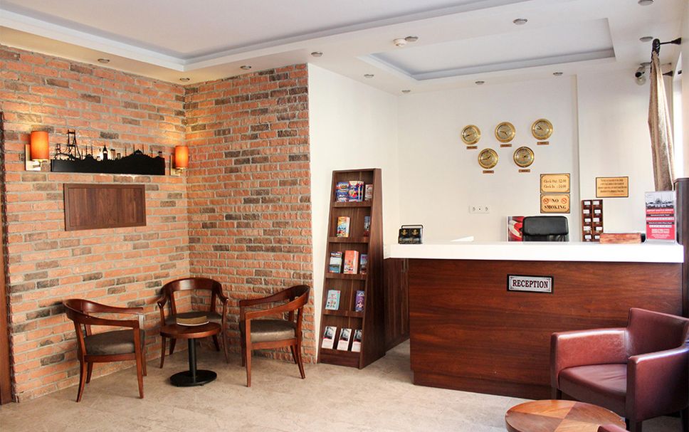 Front desk Photo